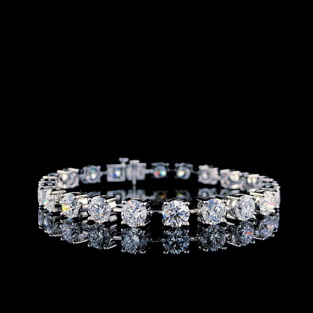 Round Diamond Tennis Bracelet with brilliant-cut diamonds set in white, yellow, or rose gold. A timeless and elegant jewelry piece designed for luxury and everyday wear.