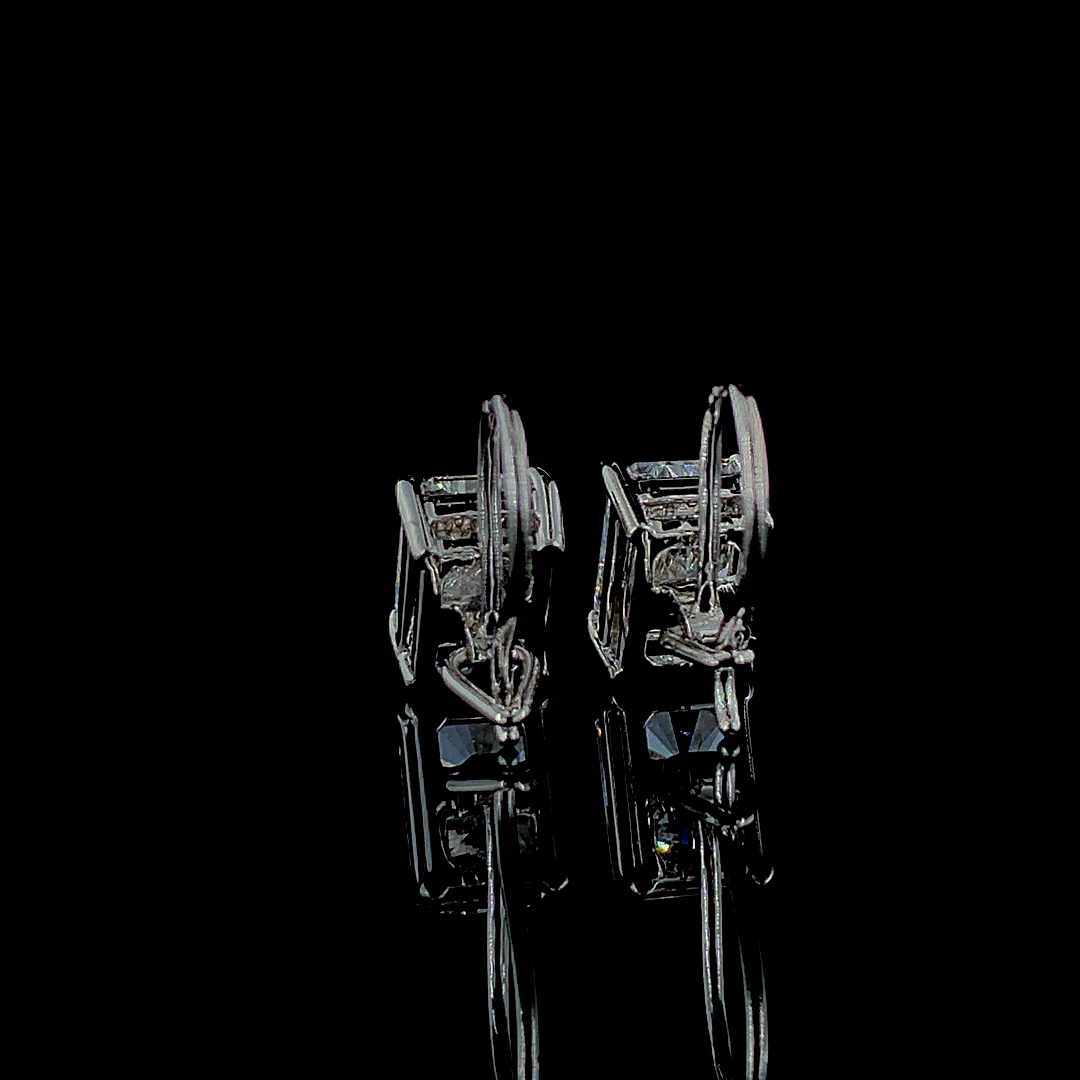 Radiant Earring with a radiant-cut diamond set in white, yellow, or rose gold. A timeless and sophisticated solitaire earring designed for elegance and brilliance.