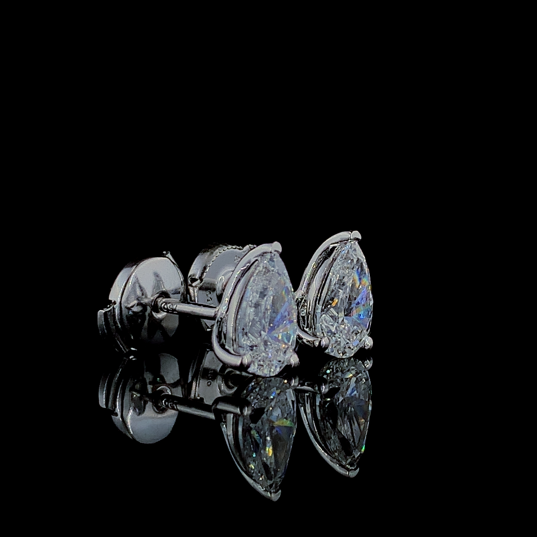 Pear Earrings with pear-cut diamonds set in white, yellow, or rose gold. A refined and elegant jewelry piece designed for sophistication and brilliance.