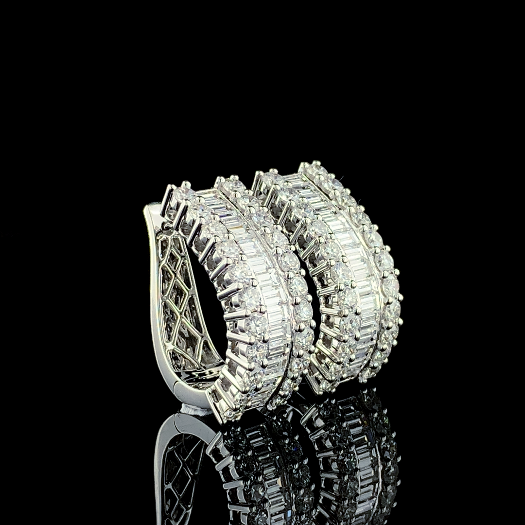 Royal Earrings with baguette and round-cut diamonds set in white, yellow, or rose gold. A luxurious and timeless jewelry piece designed for elegance and sophistication.