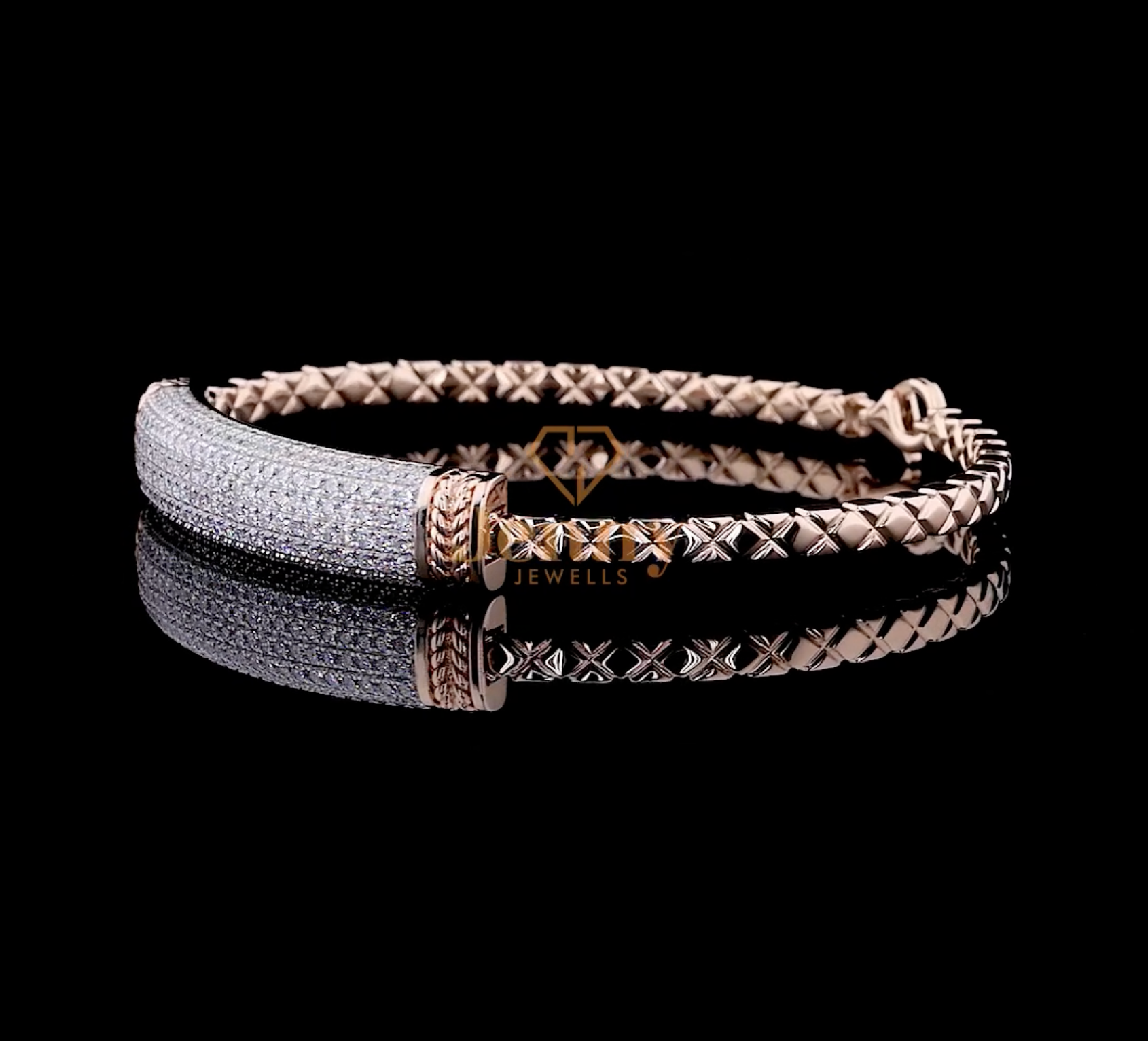 Men’s Diamond Bracelet with a 3.30 CT round-cut diamond, set in white, yellow, or rose gold, and platinum. A luxurious and stylish jewelry piece for the modern gentleman.