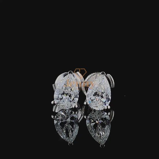 Pear Earrings with pear-cut diamonds set in white, yellow, or rose gold. A refined and elegant jewelry piece designed for sophistication and brilliance.