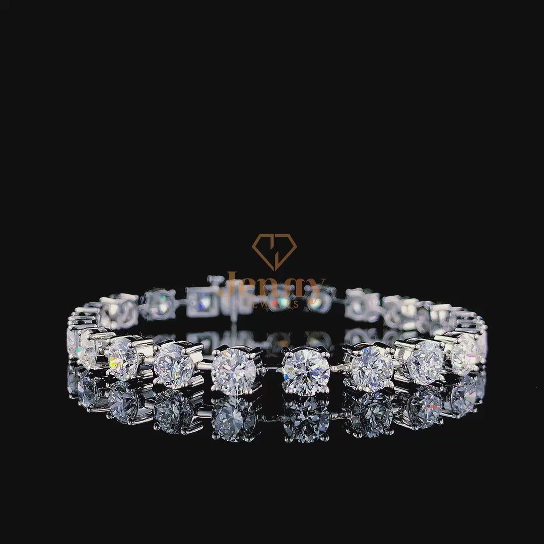 Round Diamond Tennis Bracelet with brilliant-cut diamonds set in white, yellow, or rose gold. A timeless and elegant jewelry piece designed for luxury and everyday wear.