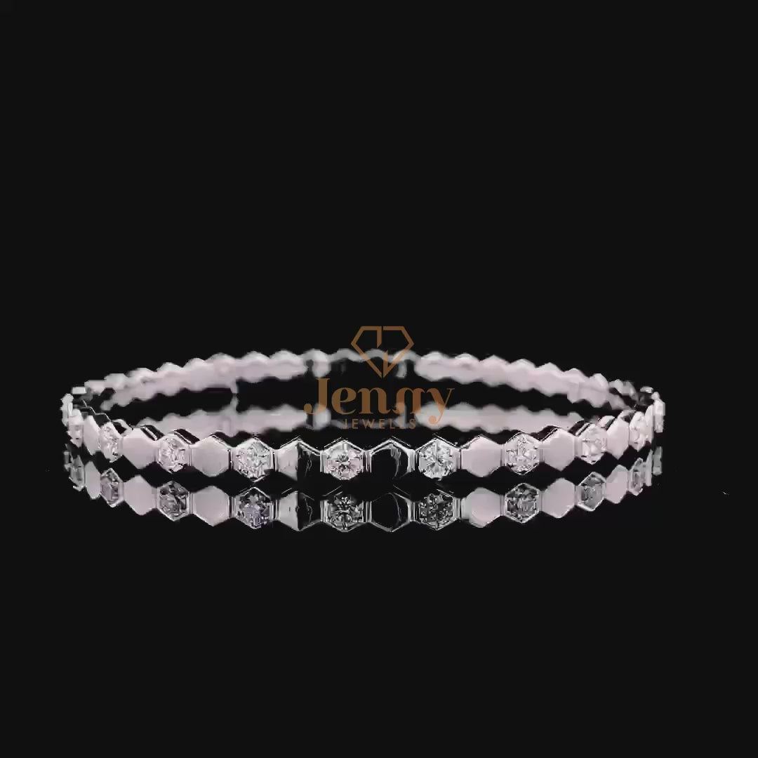 Bee My Love Bracelet with a honeycomb-inspired design, featuring round brilliant diamonds in white, yellow, or rose gold. A sophisticated and timeless jewelry piece.