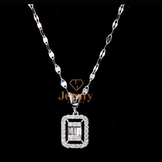 Gucci Cut gold chain with an elegant pendant, available in white, yellow, or rose gold. A luxurious and timeless accessory for any occasion.