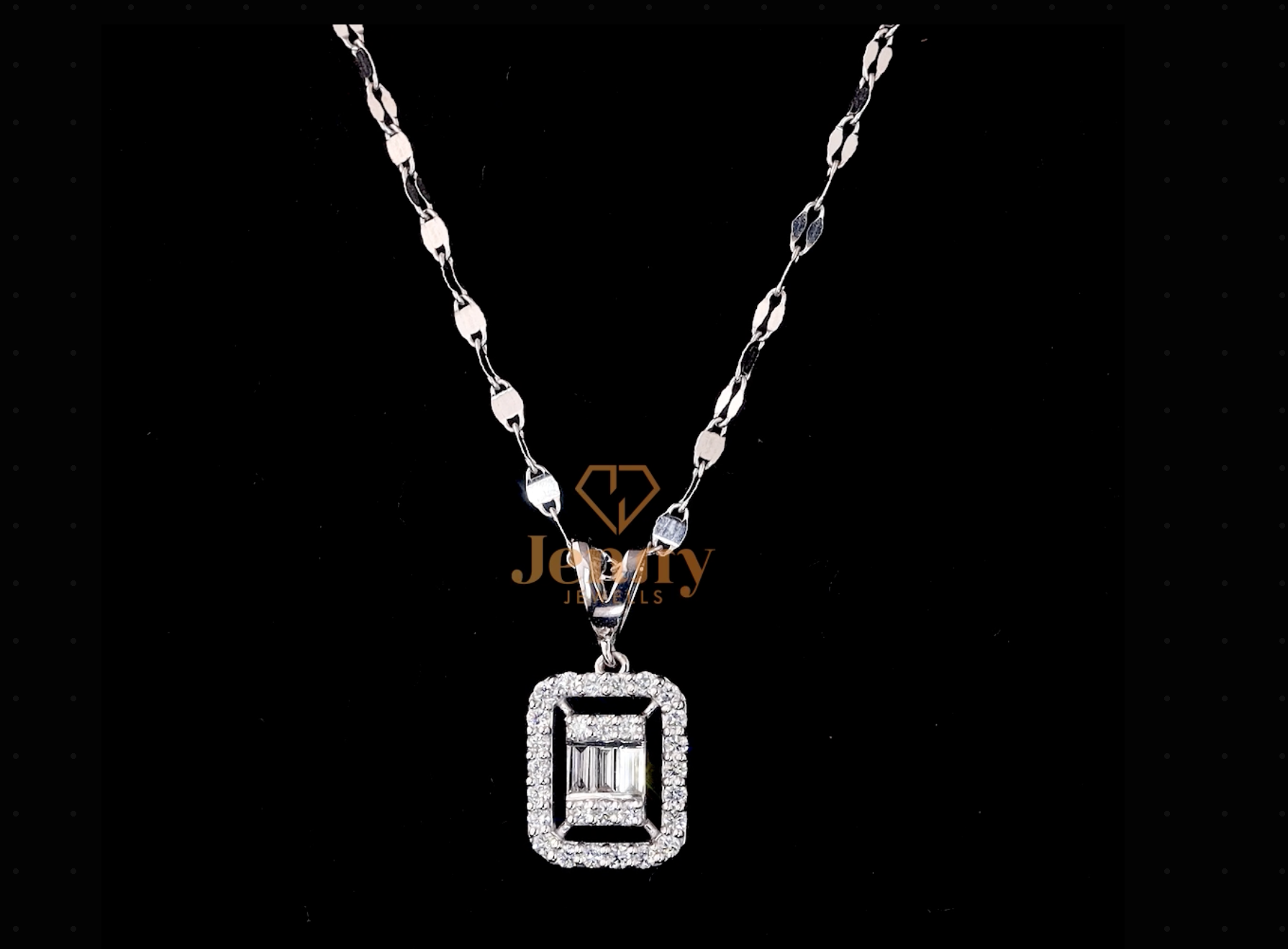 Gucci Cut gold chain with an elegant pendant, available in white, yellow, or rose gold. A luxurious and timeless accessory for any occasion.